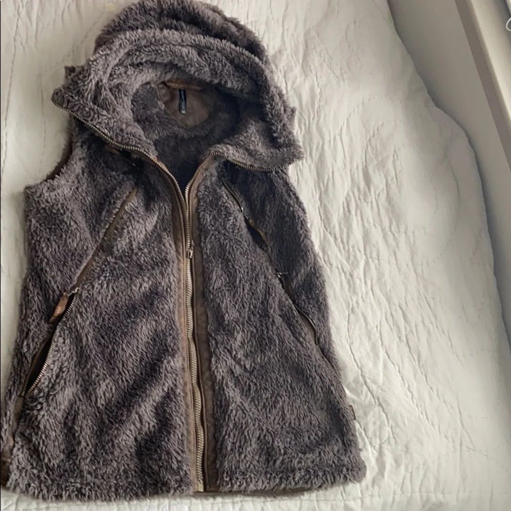 Kuhl aviator Cozy Gray Faux Fur Vest - Picture 3 of 4